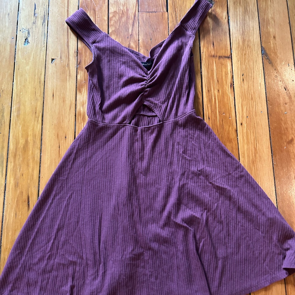 Abercrombie and fitch maroon dress with cut out size small